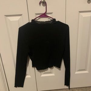 Black long-sleeve crop top